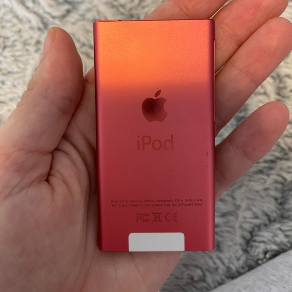 Pink iPod - Picture 2 of 2